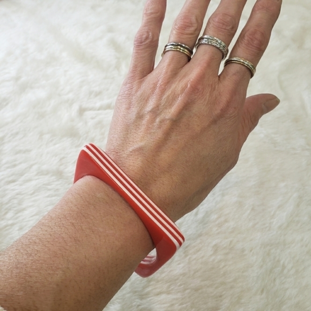 VINTAGE 70s Glam Red White stripe Square Lucite Bangle Bracelet